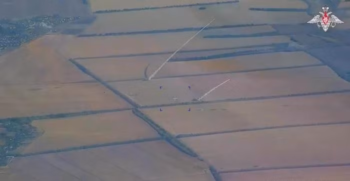 Trong trận đánh vừa qua, điều khó hiểu là phía Ukraine đã triển khai hệ thống phòng không Patriot nằm trong phạm vi tấn công của tên lửa đạn đạo tầm ngắn Iskander-M. Điều này đặt ra câu hỏi: Tại sao Ukraine lại để những vũ khí quý hiếm như hệ thống tên lửa phòng không Patriot ở tầm mà Nga có thể dễ dàng tấn công?