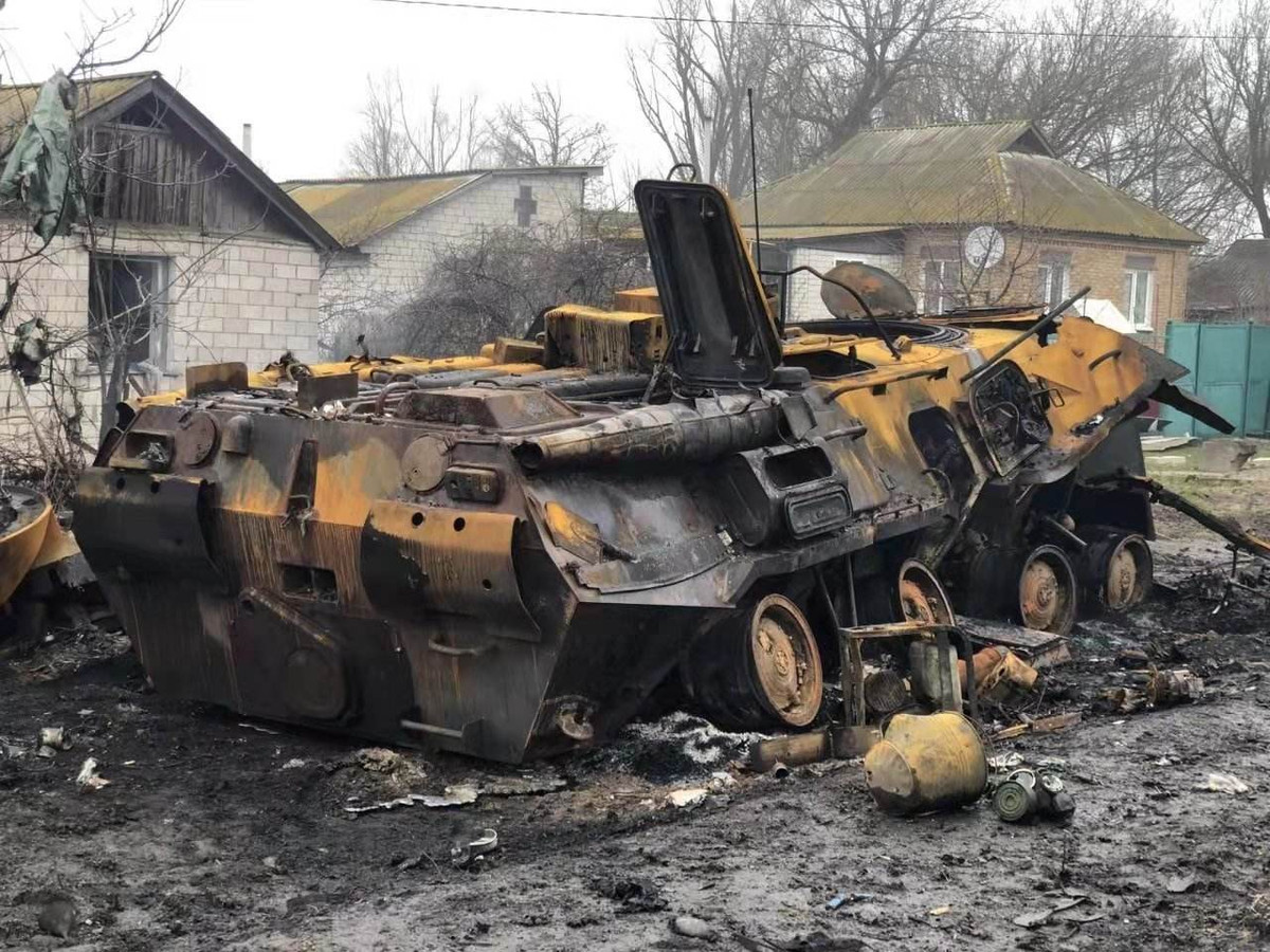 Một khi các trận địa pháo HIMARS của Ukraine bố trí ở làng Duchani, họ hoàn toàn có thể phong tỏa sân bay Chaplinka ở bên kia sông của Nga. Mặc dù quân đội Nga đã phá hủy hơn một chục xe bọc thép chở quân và xe bán tải của Ukraine, nhưng vẫn không đẩy lùi được quân đội Ukraine khỏi làng Duchani. 