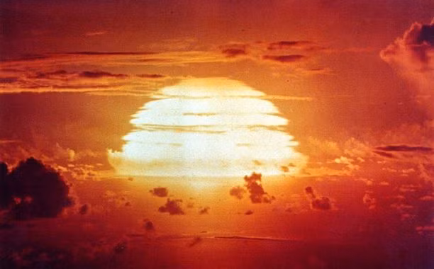 Kết quả của các vụ thử nghiệm đã đưa ra kết luận rằng, ở khoảng cách lên đến 1.000km tính từ tâm của vụ nổ đã ghi nhận được nhiễu sóng vô tuyến mạnh, cáp điện ngầm và các trạm điện thoại bị hỏng, những đường dây tải điện bị hư hại, trong khi xung điện từ đã làm đoản mạch các thiết bị khác nhau, gây bốc cháy và thậm chí xảy ra hỏa hoạn tại một số địa điểm.