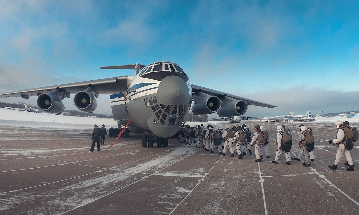 Truyền thông Nga đưa rin, việc rút lực lượng CSTO khỏi Kazakhstan sẽ được thực hiện theo nhiều giai đoạn. Điều này sẽ tránh tắc nghẽn không phận của đất nước. Đồng thời, quân đội Nga có thể sẽ rời khỏi Kazakhstan trong tuần tới, vì lực lượng gìn giữ hòa bình của Nga là lực lượng lớn nhất. 