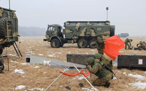 Việc sử dụng các tổ hợp Leer-3 của Nga được xác nhận là vào ngày 6/1, khi toàn bộ hệ thống thông tin liên lạc di động đã ngừng hoạt động trong nhiều giờ ở toàn bộ Almaty, Nur-Sultan.