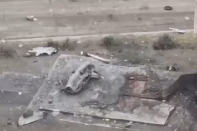 Trước đó, khu vực tượng đài máy bay MiG-17 đã nhiều lần bị bắn phá bằng tên lửa chống tăng và trong cuộc tấn công tiếp theo, tượng đài này đã vô tình trở thành mục tiêu của một cuộc tấn công bằng pháo. Mặc dù cho đến nay, không có thông tin nào về việc tượng đài MiG-17 bị trúng đạn pháo của quân Nga hay Ukraine? 