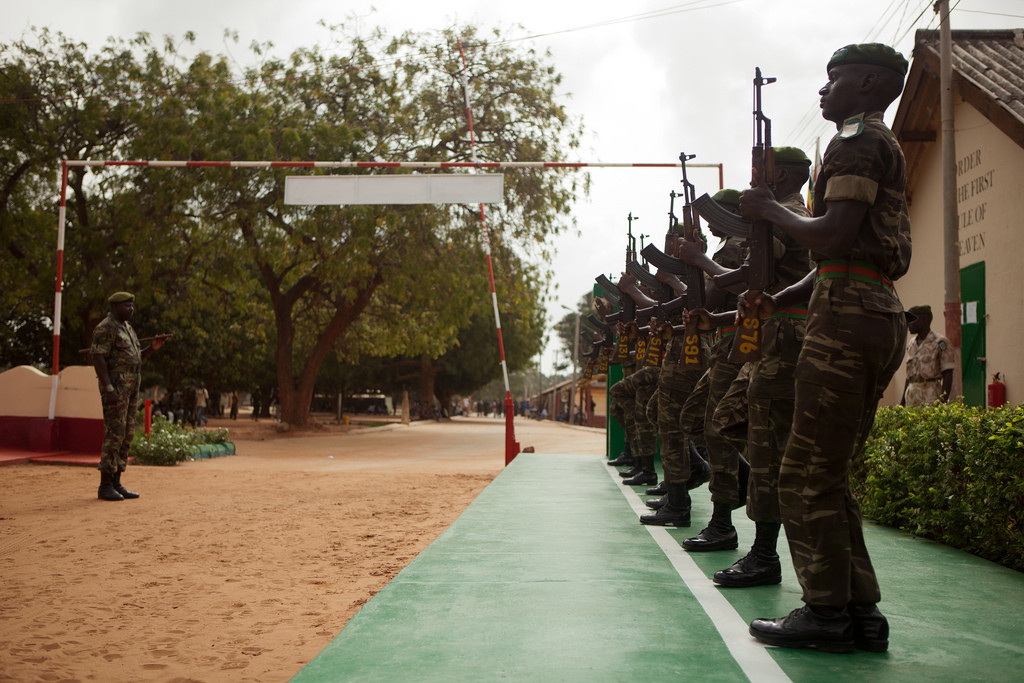 Có lẽ với lực lượng quân đội hùng mạnh như vậy nên Gambia luôn có những lời lẽ hùng hồn khiến cho cả Mỹ, Nga, Châu Âu và Trung Quốc không biết làm thế nào với Gambia.