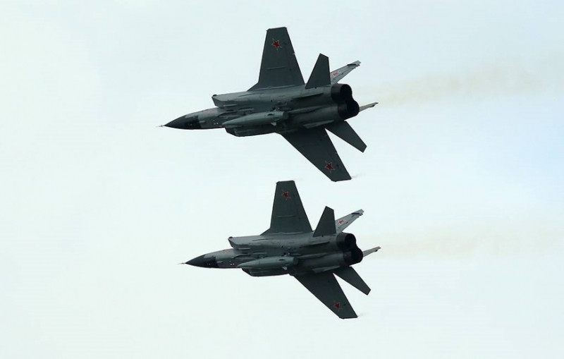 Tất nhiên, Nga có các loại tên lửa khác nhau, ví dụ tên lửa siêu thanh Dagger; nhưng loại tên lửa này không được thiết kế để phá hủy các cây cầu, mà để xuyên thủng các công sự và cấu trúc dưới lòng đất. Vì vậy, quân đội Nga có thể không tính đến việc dùng tên lửa Dagger tấn công những cây cầu bắc qua sông Dnepr.