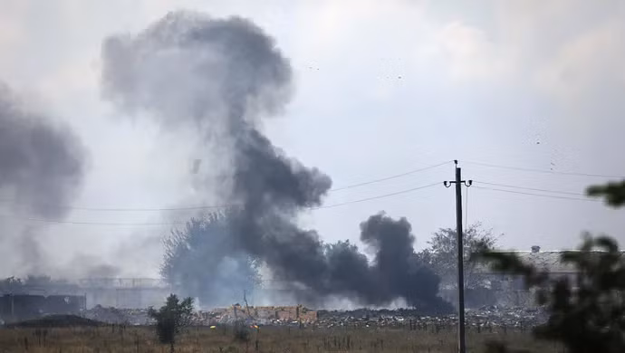 Nếu xét theo logic của Tổng tư lệnh Quân đội Ukraine Zaluzhny, thì rất có thể là Nga đã cất giấu đạn ở trên lãnh thổ Ukraine? hay có một kênh bí mật nào đó, liên tục chuyển đạn cho quân Nga ở tiền tuyến?