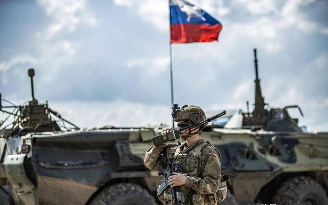 Ở một mức độ nào đó, có thể hiểu rằng lực lượng chủ lực của Nga và Ukraine hiện nay chưa gặp nhau. Trong khu vực Kherson, có khoảng 20.000 quân Nga ở đó; vì vậy, một cuộc tấn công với cường độ 60.000 viên đạn pháo/ngày, có khả năng hoàn toàn không tồn tại. 