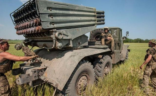 Còn theo nguồn tin từ báo chí nước ngoài, "các trận đánh then chốt ở khu vực Kherson, chủ yếu do 5 lữ đoàn tinh nhuệ của quân đội Ukraine tham chiến. 5 lữ đoàn này gồm những binh sĩ có kinh nghiệm và kỹ năng chiến đấu nhất, nhưng họ hiện đang kiệt sức và thương vong quá nhiều".