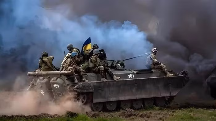 Về vấn đề này, Ukraine cũng rất coi trọng tuyến phòng thủ của Kharkov. Tướng Syrsky, Tổng tư lệnh các Lực lượng Vũ trang Ukraine đã ra lệnh cho 75.000 binh sĩ tổ chức phòng thủ, trong đó có một số lượng lớn lính đánh thuê phương Tây cũng đã tới đây. 