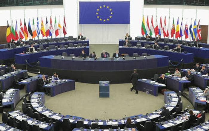 Vào ngày 11/4, tại phiên họp toàn thể ở Brussels (Bỉ), Nghị viện châu Âu (EP) đã từ chối phê duyệt dự toán ngân sách dành cho Hội đồng châu Âu, cho đến khi cơ quan này đồng ý cung cấp thêm hệ thống phòng không Patriot cho Ukraine. 