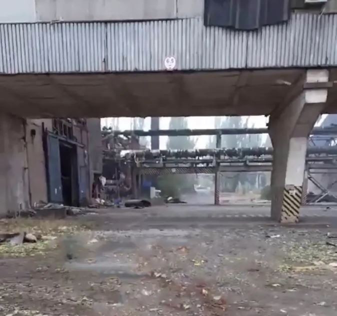 Theo thông tin mới nhất, quân Ukraine đã mất quyền kiểm soát trạm vận chuyển hàng hóa ở Kurakhove, do các cuộc tấn công gia tăng quân Nga từ cả phía đông và phía bắc. Các cuộc tấn công từ phía bắc được tiến hành từ các trận địa pháo, được bố trí trên các bãi đất thải của nhà máy tuyển quặng Kurakhovskaya, cũng như từ Ilyinka và Stepanovka.