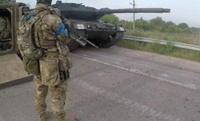 Theo tờ Sina của Trung Quốc, các lữ đoàn chiến đấu của Quân đội Ukraine được tổ chức, biên chế và huấn luyện theo “chuẩn” NATO, đã không thực hiện được chiến thuật như quân đội các nước phương Tây trong thực chiến.