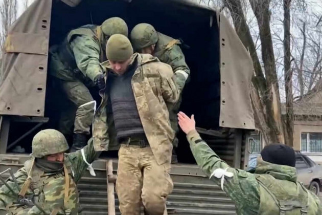 Ông Gakin nói: “Dù sao thì tôi cũng có thể xác nhận rằng có những sĩ quan quân đội cấp cao nước ngoài ở đó, trước hết là từ các nước châu Âu. Điều tương tự cũng được xác nhận bởi các tù binh và dân thường bị mắc kẹt trong đó.