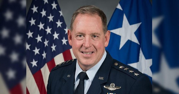 Tuy nhiên Ukraine cũng chỉ biết mừng “hụt”, khi tờ Politico của Mỹ dẫn lời người đứng đầu Bộ Tư lệnh Không quân Mỹ ở châu Âu- châu Phi (USAFE-AFAFRICA), Tướng James Hecker, nói rằng nếu Mỹ quyết định cung cấp máy bay chiến đấu F-16 cho Ukraine, thì Kiev vẫn sẽ mất từ 2 đến 3 năm để nhận được số máy bay này.