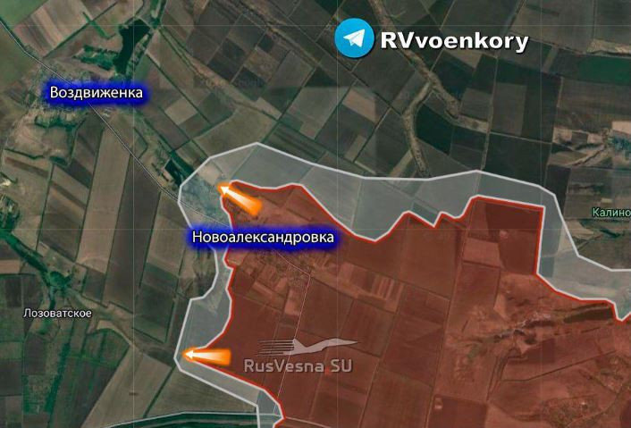 Kênh Telegram "Kurakhovskoe Direction" cũng đăng bản đồ kiểm soát cập nhật trong thành phố. Đáng chú ý, trận chiến khốc liệt vẫn tiếp diễn ở nhà máy nhiệt điện, khi RFAF cố gắng “nhốt” quân Ukraine ở đây. RFAF cũng đã chiếm được hội đồng thành phố ở Kurakhove và kéo cờ ở tòa nhà này. (Nguồn ảnh: Topwar, Deep State, Rvvoenkory, Liveuamap, TASS).