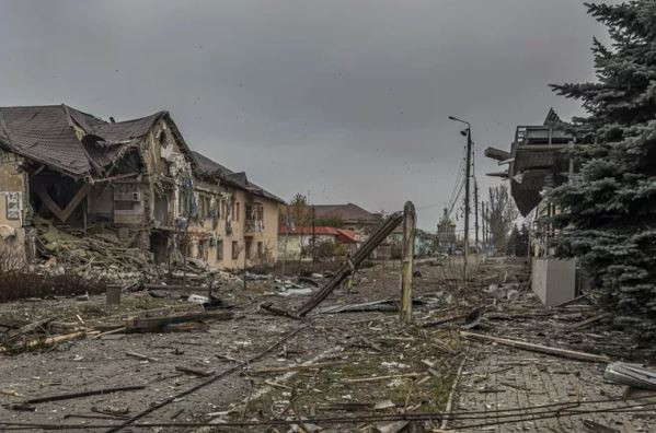 Deep State cũng xác nhận rằng, quân Nga mặc dù đã chiếm được chỗ đứng ở Uspenovka, nhưng khu vực đó trên thực tế chỉ là vùng xám, nghĩa là nơi quân Ukraine vẫn có thể đi qua. Hiện AFU cũng đang tiến hành tích cực phản công, nên có khả năng RFAF sẽ không chiếm giữ chỗ đứng ở đó.