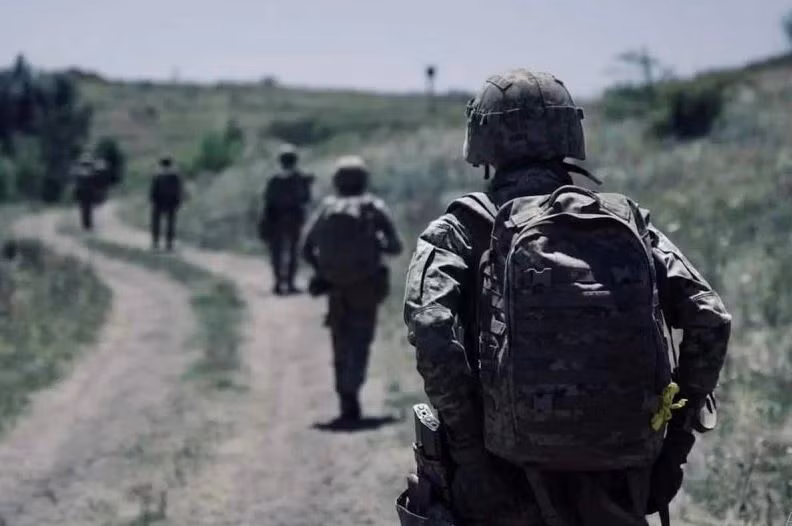 Bộ Quốc phòng Nga cũng cho biết, Cụm Vostok của RFAF đã kiểm soát làng Vesely Gai trong cùng một “cái túi” phía nam Kurakhove. Ngoài ra còn có Annovka, Uspenovka; như vậy tình hình quân Ukraine ở trong “chiếc túi” này khó có cơ hội rút lui an toàn.