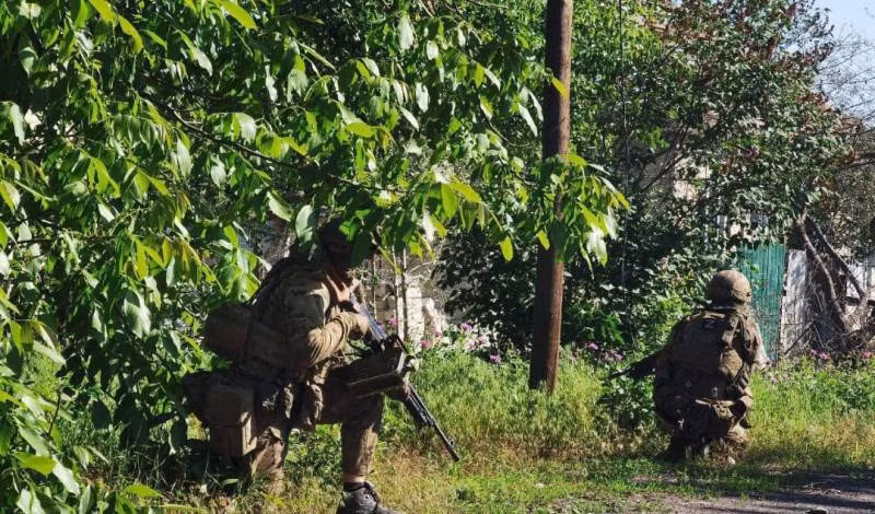 Vừa qua, Bộ Quốc phòng Nga thông báo, Quân đội Nga đã đánh chiếm thành công làng Pesky, trong một cuộc giao tranh gần nửa tháng; rất có thể sau khi tổ chức bố trí lại lực lượng, đó cũng là đòn tấn công tạo thế, để quân Nga tiếp tục các chiến dịch tại khu vực Donbass. 