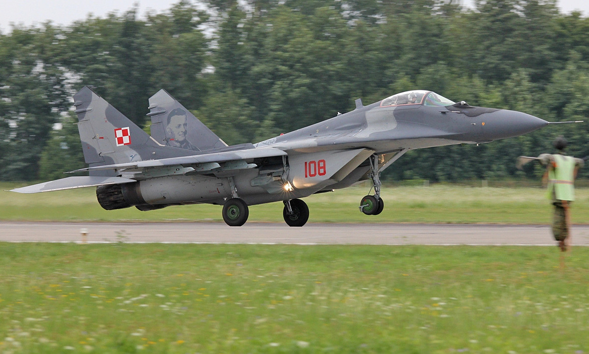 Để bổ sung cho số máy bay chiến đấu MiG-29 của Không quân Ukraine bị “rơi rụng”, Ba Lan và Slovakia đã liên tiếp chuyển giao hàng chục máy bay chiến đấu MiG-29 trong kho cho Ukraine. Việc này đã nâng cao đáng kể sức mạnh chiến đấu của Không quân Ukraine.
