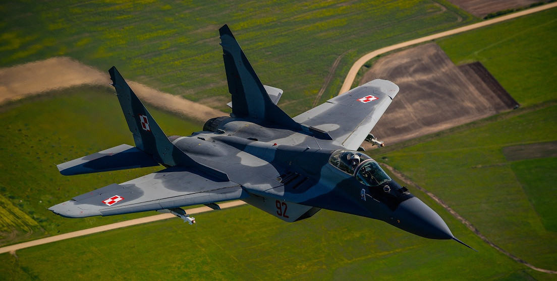 Nhược điểm lớn nữa của MiG-29 là tầm hoạt động tương đối ngắn, nên nó chỉ có thể hoạt động gần khu vực sân bay, mà không thể thực hiện thâm nhập sâu vào không phận đối phương và các nhiệm vụ khác như chiến đấu cơ F-16 cùng thời của Mỹ.