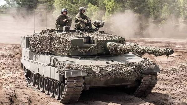 Hãng tin Anh Reuters cũng dẫn lời Bộ trưởng Quốc phòng Tây Ban Nha Margarita Robles cho biết, số xe tăng Leopard-2 của Tây Ban Nha cũng đang ở trong tình trạng kỹ thuật hết sức "tệ hại" và Tây Ban Nha phải chịu trách nhiệm trên chiến trường, về những xe tăng Leopard-2 nếu bàn giao cho Ukraine.