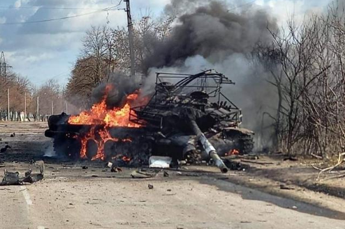 Bên cạnh đó, phương pháp lắp đặt đơn giản và thô sơ giáp lồng kiểu mái che của xe tăng Nga, khiến xe tăng trở nên rất dễ bị phát hiện; giúp phía Ukraine dễ phát hiện ra xe tăng và cảnh báo từ xa; đồng thời khiến nó dễ bị tấn công hơn.