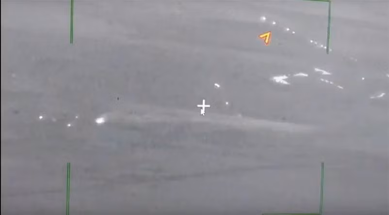 Mới đây, camera hồng ngoại của UAV trinh sát Nga, đã ghi lại một cảnh tượng khác: một lượng lớn xe bọc thép và xe tăng Ukraine đang tập trung từ phía bắc Zaporizhia đến khu vực Orekhiv. Tin tức từ mạng xã hội cho rằng, ở ngoại ô Dnepropetrovsk, hàng trăm chuyến tàu chở đầy vũ khí đang tiến tới mặt trận Zaporozhye, và hầu hết trong số đó đã đến khu vực chiến sự.