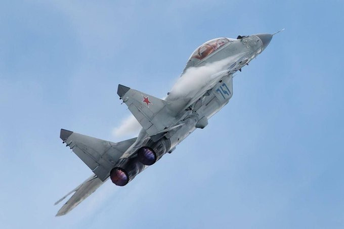 Điều đáng chú ý là MiG-35 đã thực hiện chuyến bay đầu tiên vào tháng 11/2016, được giới thiệu trước công chúng vào năm 2017 và đến năm 2018, 6 chiếc máy bay đầu tiên đã được bàn giao cho quân đội Nga để thử nghiệm. Theo nhà thiết kế chính của UAC, Sergey Korotkov, máy bay MiG-35 thế hệ mới nhất “4++”, hiện đang hoàn tất các cuộc thử nghiệm cấp nhà nước.