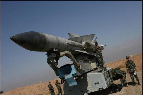 Căn cứ phòng không này có một hệ thống phòng không tầm xa S-200 do Liên Xô sản xuất đang trực sẵn sàng chiến đấu, đây là mục tiêu các cuộc không kích của Israel. Mặc dù chỉ có 2 tên lửa của Israel trúng mục tiêu, nhưng đã phá hủy radar điều khiển hỏa lực 5N62 và bệ phóng tên lửa 5P72.