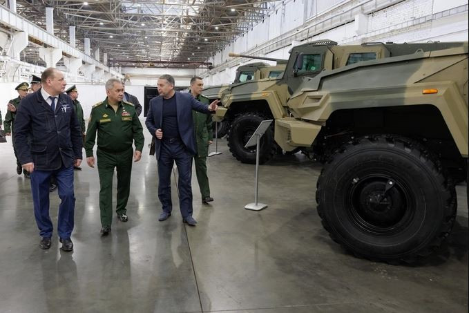 Các đây không lâu, Bộ trưởng Quốc phòng Nga Sergey Shoigu đã thị sát Nhà máy sản xuất máy móc vận tải Omsk và tuyên bố với công chúng rằng, "việc thực hiện các mệnh lệnh của Bộ Quốc phòng sẽ được tăng cường". 