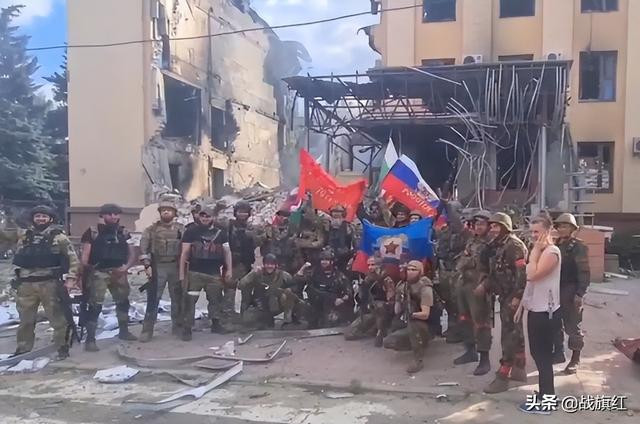 Tại sao quân Nga mất 100 ngày mới giành được 7% diện tích Luhansk? Tai sao quan Nga mat 100 ngay moi gianh duoc 7% dien tich Luhansk?