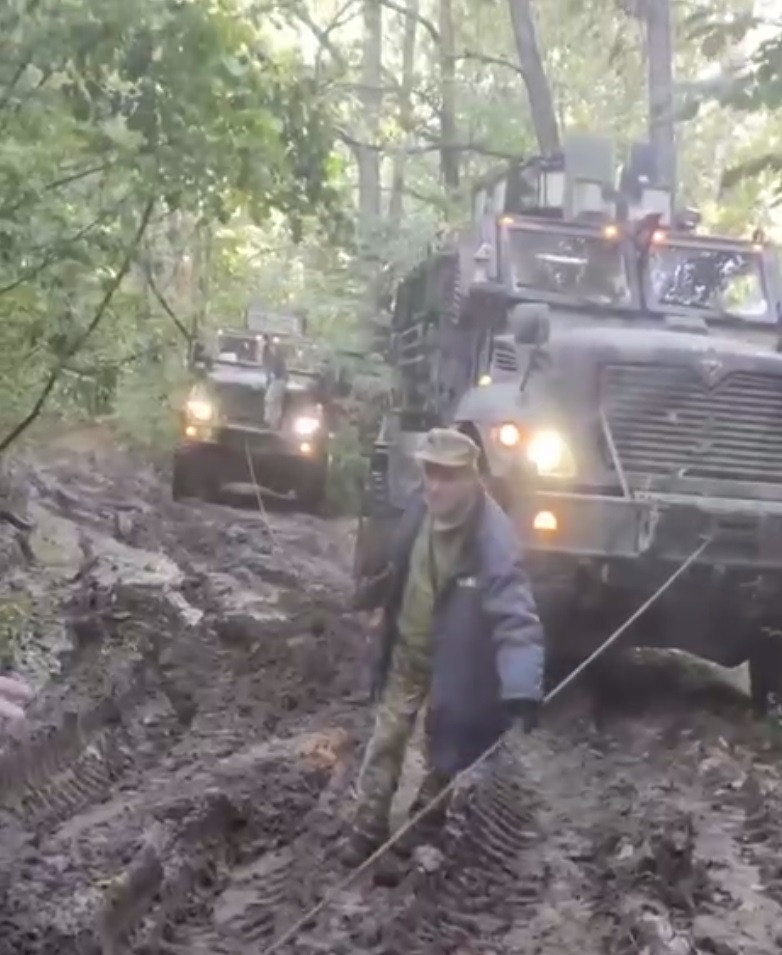 Bộ giáp MaxxPro được thiết kế để đáp ứng hoặc vượt quá các tiêu chuẩn do Bộ Quốc phòng Mỹ đặt ra cho xe bọc thép. Các tiêu chuẩn này bao gồm khả năng bảo vệ chống lại hỏa lực vũ khí nhỏ, mảnh đạn bom, pháo và mìn. Ảnh: Military. 