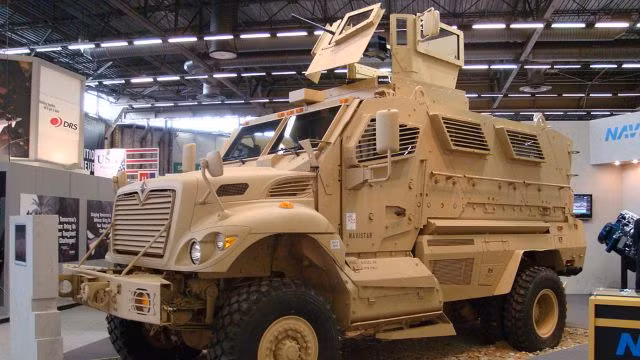 Khi cuộc xung đột ở Ukraine đang diễn ra ác liệt, thì xe chiến đấu bọc thép kháng mìn MaxxPro do Mỹ sản xuất, đang trở thành tâm điểm chú ý. Theo thông tin của trang Bulgarian Military, dẫn nguồn của tờ The Times của Anh cho biết, những “con quái vật” gần như không thể phá hủy này đang đóng một vai trò quan trọng trong cuộc phản công của Ukraine. Ảnh: BM.
