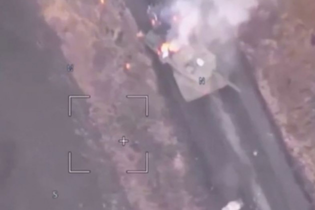 MBT Leopard 2 vốn được biết đến rộng rãi nhờ hiệu suất và được sử dụng trong quân đội nhiều nước trên thế giới, đã gặp phải vấn đề trên chiến trường Ukraine. Ông Gagin nhấn mạnh rằng, binh lính Ukraine, vừa là thành viên của kíp xe tăng này, trong nỗ lực sơ tán xe khỏi chiến trường, đã trở thành nạn nhân.