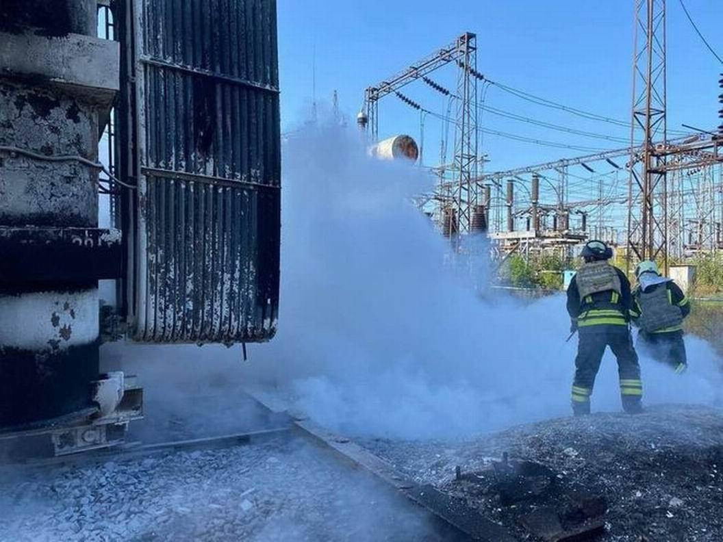 Theo Topwar, việc Quân đội Ukraine liên tiếp giành được những thắng lợi quân sự lớn; nhưng quân đội Nga bắt đầu tấn công vào các trung tâm năng lượng của Ukraine, dẫn đến tình trạng mất điện, cúp nước trên toàn quốc, cộng với việc thiếu hệ thống sưởi ấm, gây nên khủng hoảng trên toàn lãnh thổ Ukraine.