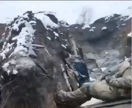 Hiện tại, quân đội Ukraine đã cho nổ tung hầu hết các cây cầu đường bộ ở ngoại ô Bakhmut và đang chuẩn bị rút lui, giống như ở khu vực thành phố Lisichansk-Severodonetsk vào hồi tháng 6 vừa qua.