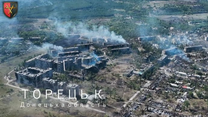 Khi Quân đội Nga dần tiếp cận tuyến tiếp tế hậu cần ở khu vực Leninsik, áp lực phòng thủ đối với Quân đội Ukraine càng gia tăng. Nếu họ không có những hành động kịp thời, thì quân Ukraine đóng quân trong khu vực sẽ đối mặt với nguy cơ bị bao vây. 