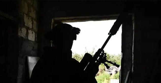 Điều đặc biệt đáng chú ý là đội biệt kích của Lữ đoàn sơn cước 55 đã tiến hành đột kích vào các công sự phòng thủ của Quân đội Ukraine vào tối 15/7. Họ không chỉ kiểm soát thành công khu vực phía tây làng Lozuvats'ke, mà còn cắt đứt ngôi làng khỏi hậu phương chỉ trong một đòn tấn công. Chiến thắng quan trọng này đã khiến hệ thống hậu cần của quân Ukraine trên hướng này bị tổn thất nặng.