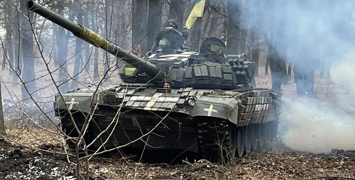 Hiện nay một số ụ đề kháng đã được Ukraine xây dựng trong khu dân cư tại Chasov Yar. Một số đài quan sát đã được bố trí trong các tòa nhà chung cư trên đường Gorbatova và Zelenaya. Rõ ràng kế hoạch của bộ chỉ huy Ukraine ở đây rất đơn giản, họ dự định biến Chasov Yar thành Bakhmut phiên bản 2.0. (Nguồn ảnh: Ukrinform, CNN, Topwar, Rybar).