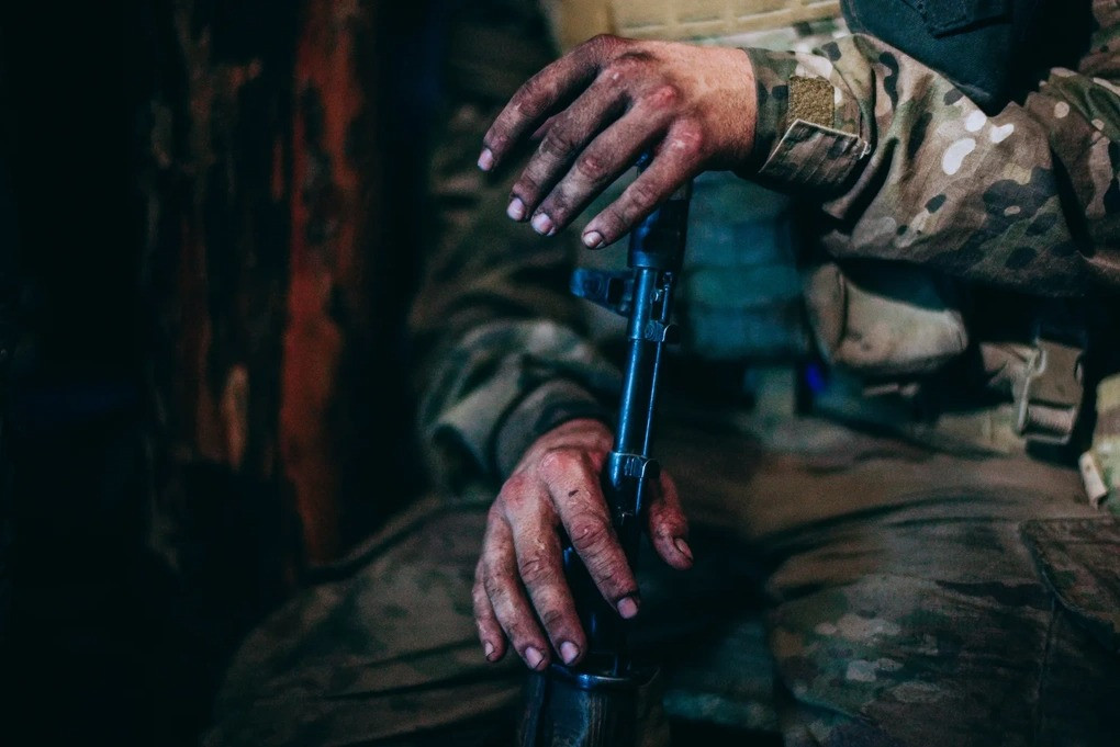 Vào thời điểm đó, AFU sẽ buộc phải "chiến đấu đến chết", hoặc phải dàn dựng "cuộc rút lui theo kiểu Dunkirk" trước. Nhưng thực tế là họ không có đủ can đảm để chiến đấu đến chết, cũng không có hạm đội Đồng minh hùng mạnh hỗ trợ họ. Cuối cùng, AFU ở miền đông Ukraine có thể buộc phải rút lui thảm khốc trên đồng bằng rộng lớn, khi phải đối mặt với ưu thế trên không mạnh mẽ của RFAF.