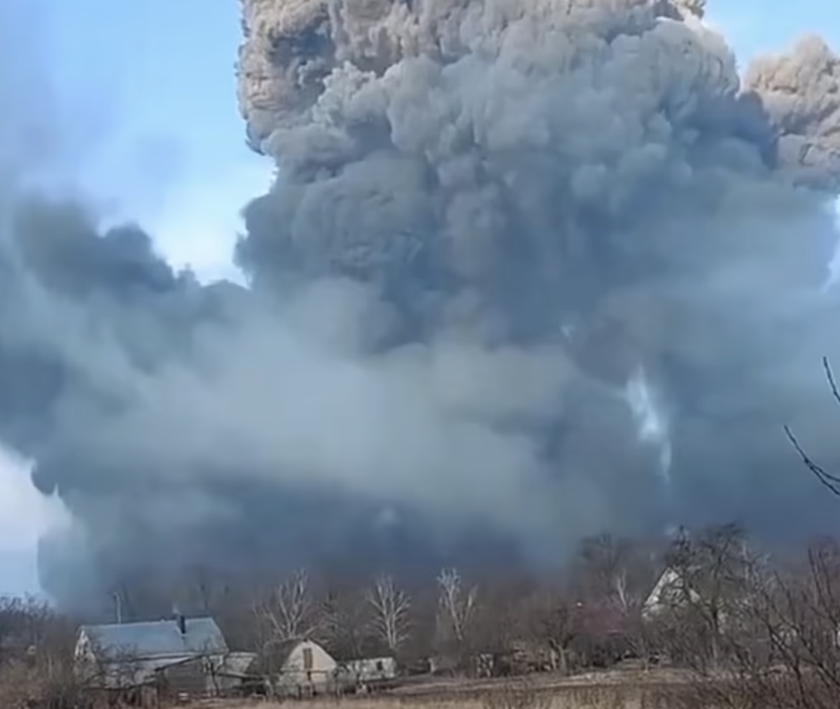 Chính phủ Ukraine cũng cho biết, dù đó là Mariupol hay các thành phố như Kyiv và Kharkiv, họ sẽ không bao giờ nhượng bộ. Theo các thông tin trước đó, phía Ukraine hôm 18/3 thừa nhận, đã tạm thời mất quyền kiểm soát đoạn qua Biển Azov, do tình hình căng thẳng ở Mariupol. 