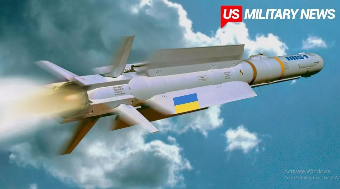 Tên lửa IRIS-T SL mới của Đức trang bị cho Ukraine sử dụng công nghệ dẫn đường tiên tiến, bao gồm tín hiệu vệ tinh GPS và dẫn đường quán tính (INS) để dẫn đường tự động. Tên lửa cũng sử dụng liên kết dữ liệu tần số vô tuyến (RF) để cập nhật dữ liệu mục tiêu theo thời gian thực từ hệ thống radar bên ngoài. Ảnh: Forces.