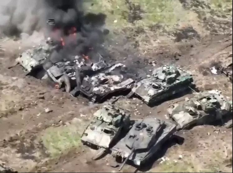 Kể từ khi bắt đầu cuộc phản công của Ukraine bắt đầu vào đầu tháng trước, những chiếc trực thăng tấn công Ka-52 của Nga thực sự là một cơn ác mộng. Xe tăng Leopard, xe chiến đấu bộ binh Bradley, xe tăng AMX-10 của Pháp và nhiều loại khác đã trở thành nạn nhân của Ka-52. Ảnh: Tele.