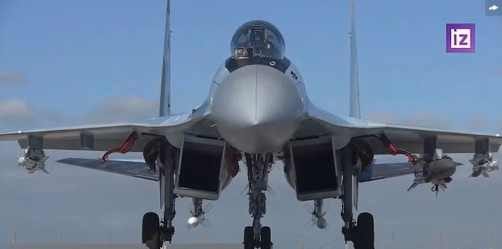 Thứ hai, ý chí chiến đấu và trình độ chiến thuật của quân đội Nga cũng rất cao. Dân tộc Nga là một dân tộc có lịch sử chiến tích trong các cuộc chiến tranh lớn, thái độ của họ đối với chiến tranh và bảo vệ đất nước rất kiên định.