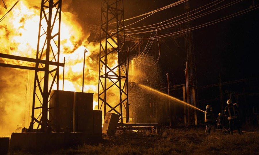 Hiện tình trạng mất điện diễn ra ngày càng nghiêm trọng hơn. Ông Klitschko tiết lộ rằng, cách đây vài ngày, tình hình không đến nỗi tệ; nhưng hiện tại, Kiev đang sống trong tình trạng mất điện tăng hơn 1,5 lần so với mấy ngày trước và tình hình càng tệ hơn theo thời gian. 