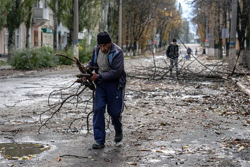 Đồng thời các cuộc tập kích tên lửa của Nga cũng sẽ gây ra những tổn thất nghiêm trọng cho nền kinh tế Ukraine, từ đó ảnh hưởng đến sự ổn định của của quốc gia này. Điều này chắc chắn sẽ có tác động trực diện đến cục diện chiến trường, nhất là nếu xung đột tiếp tục kéo dài. 