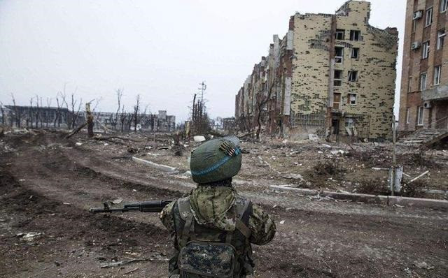 Ông Roman Tcaciuc, người đứng đầu bộ phận an ninh của chính quyền thành phố Kiev nói thẳng rằng, Kiev có thể mất toàn bộ hệ thống cung cấp điện. Do đó, nếu thành phố bị mất điện, 3 triệu dân Kiev sẽ phải sơ tán và khi đó Kiev sẽ trở thành một “thành phố ma”.