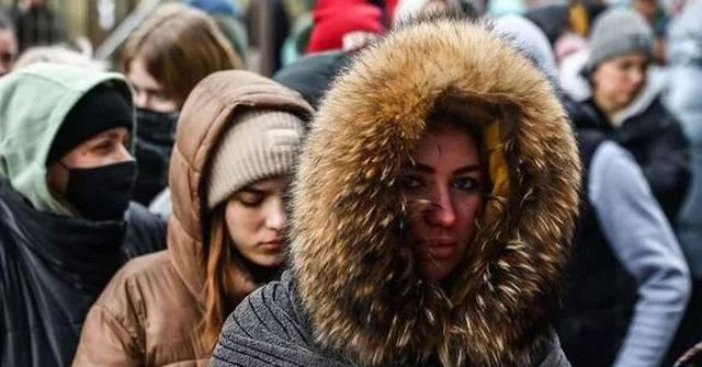 Nhưng vấn đề là, ba triệu cư dân của Kiev sơ tán đi đâu? Thủ đô Kyiv đã trong tình trạng như vậy, những phần lãnh thổ còn lại của Ukraine liệu có thể tốt hơn?