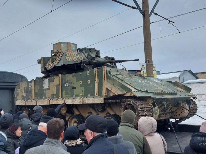 Trong cuộc xung đột Nga - Ukraine, một diễn biến đặc biệt hấp dẫn là việc Quân đội Nga tịch thu một lượng lớn xe tăng, xe bọc thép của phương Tây. Những vũ khí này ban đầu được Mỹ và các đồng minh cung cấp cho Ukraine. Đây là nguồn cung cấp những bí mật quân sự quý giá cho Nga.