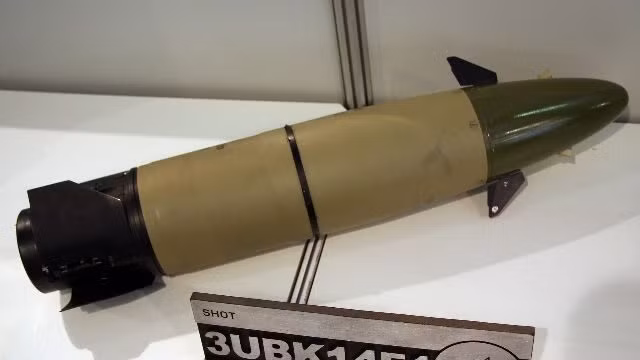 Theo quan sát cho thấy, xe tăng Nga đã sử dụng các loại tên lửa dẫn đường phóng qua nòng pháo như Invar-M và các loại tương tự khác, trong các hoạt động chiến đấu ở chiến trường Ukraine. Loại tên lửa này có thể bắn trúng các mục tiêu từ xa với độ chính xác cao.