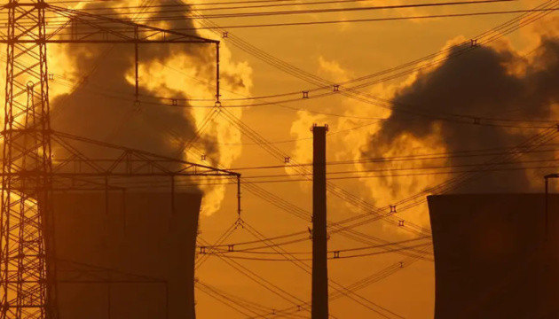 Cũng trong ngày 11/4, Lực lượng Hàng không Vũ trụ Nga cũng sử dụng máy bay ném bom chiến lược Tu-95 phóng khoảng 20 tên lửa hành trình Kh-101 và tên lửa hành trình Kh-555 nhằm vào các nhà máy điện liên quan và các nhà máy ở Ukraine.